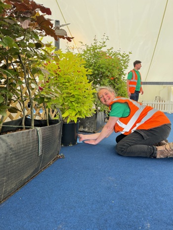 Crew Members Cleaning (4)