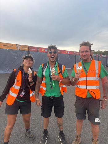 Sade, Shane & Ian Having Ice Cream (2)
