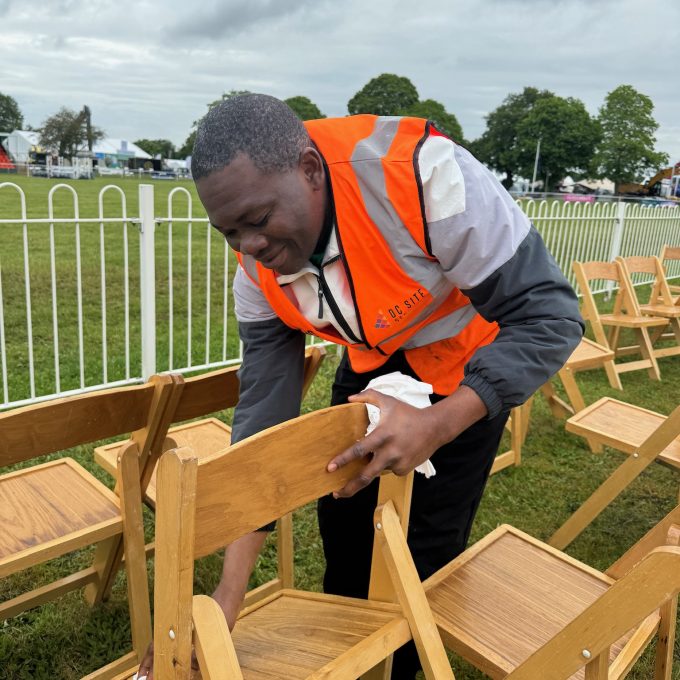 Abiodun Cleaning Seat