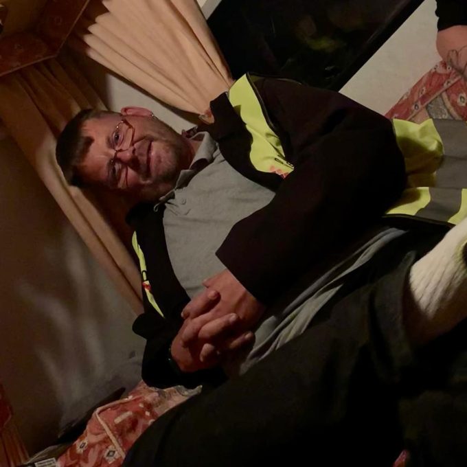 Andy Gray in caravan.JPG