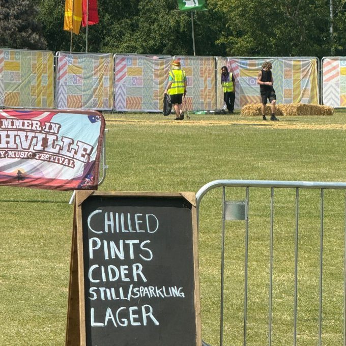 Crew Litter Picking (1)