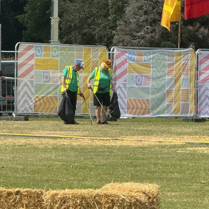 Crew Litter Picking (3)