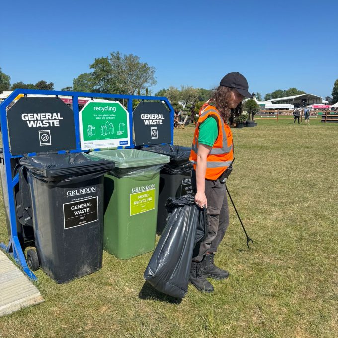 Crew Member Litter Picking (2)