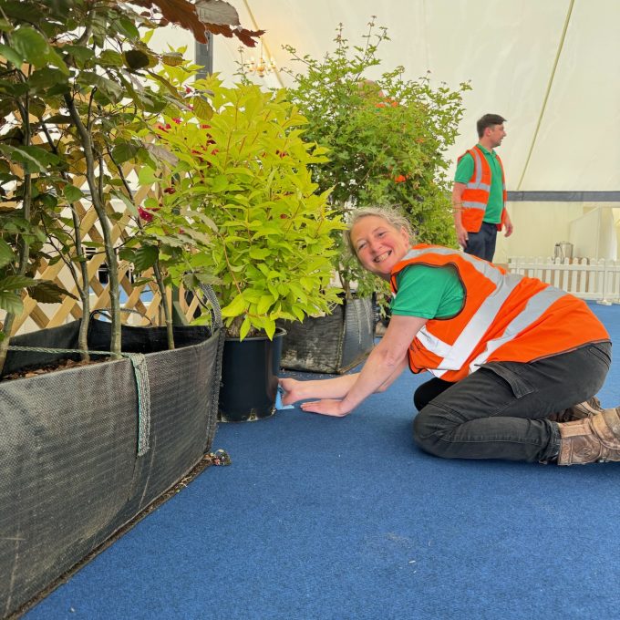 Crew Members Cleaning (4)