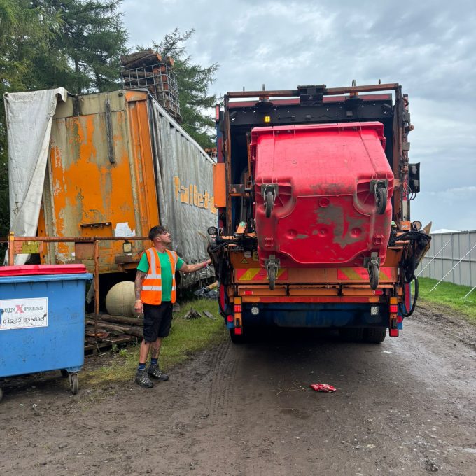 Ian Loading Bin Truck