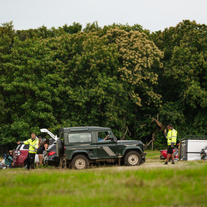 motioning jeep forward.png