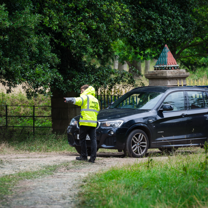 pointing car through gate.png