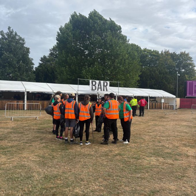 Team Briefing By The Bar (1)
