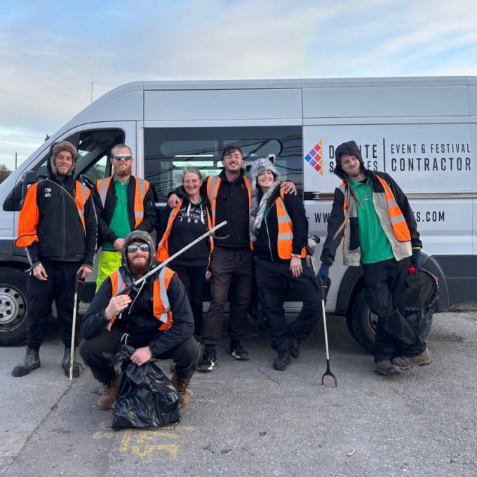 Tobie L, Byron L, Emma H, Ian, Olivia N, Matt R & Nathan Infront Of Crew Bus Cropped